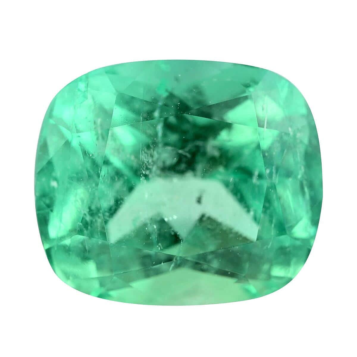 AAAA Boyaca Colombian Emerald (Cush Free Size) 7.00 ctw