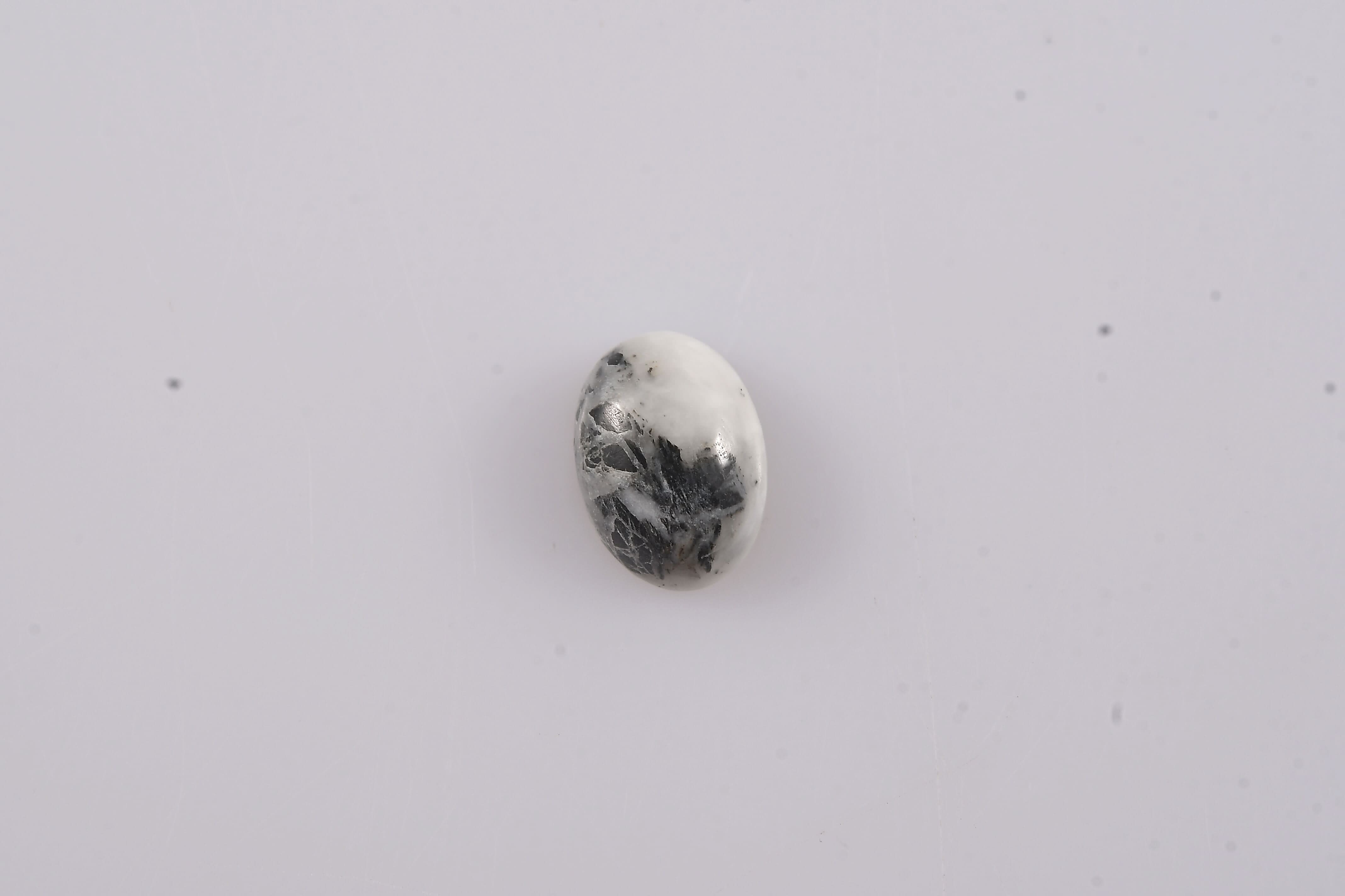 White Buffalo (Oval 7x5 mm) 0.74 ctw Loose Gemstone