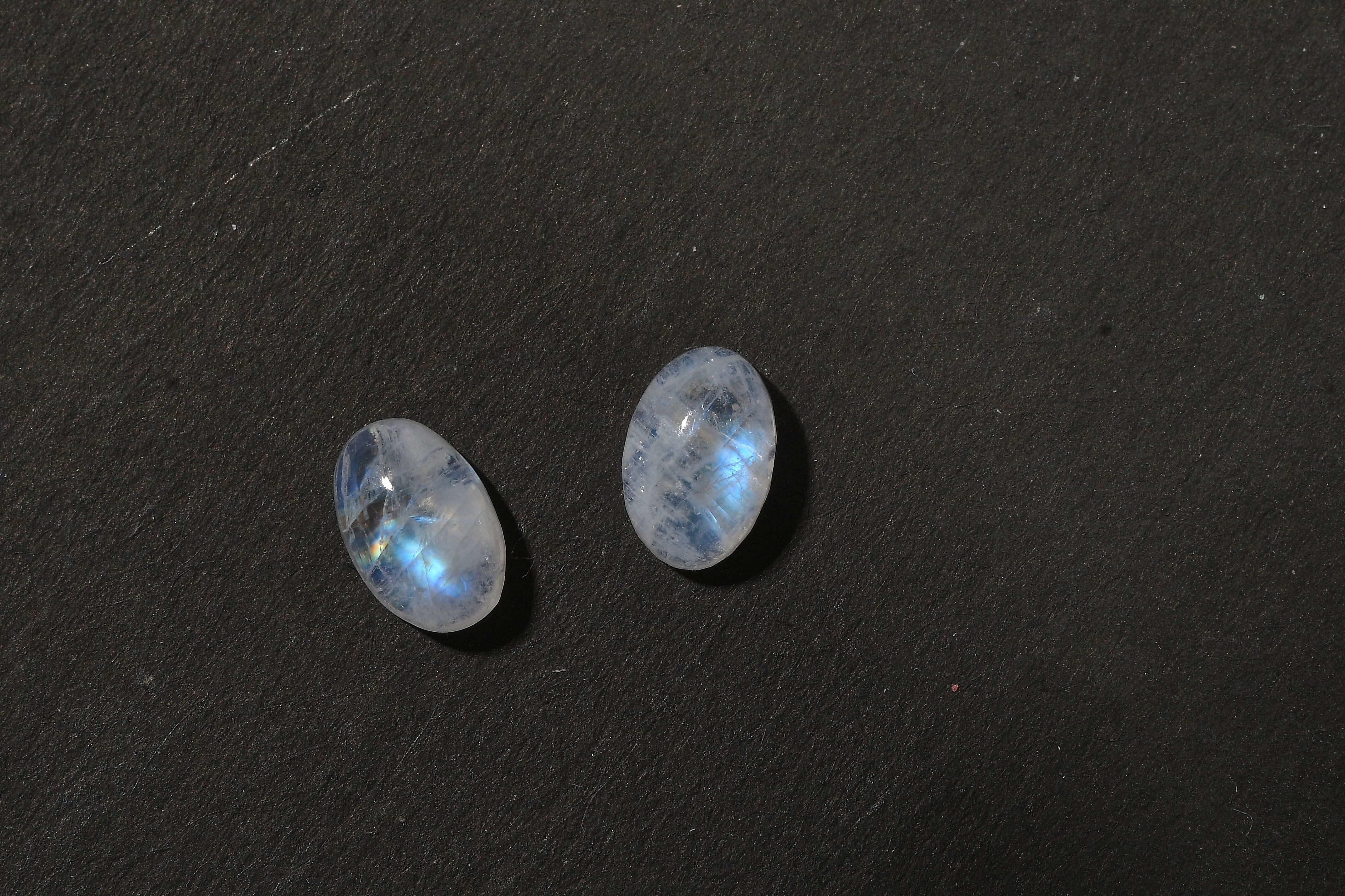 AAA Rainbow Moonstone (Oval 6x4 mm) 0.85 ctw Loose Gemstone