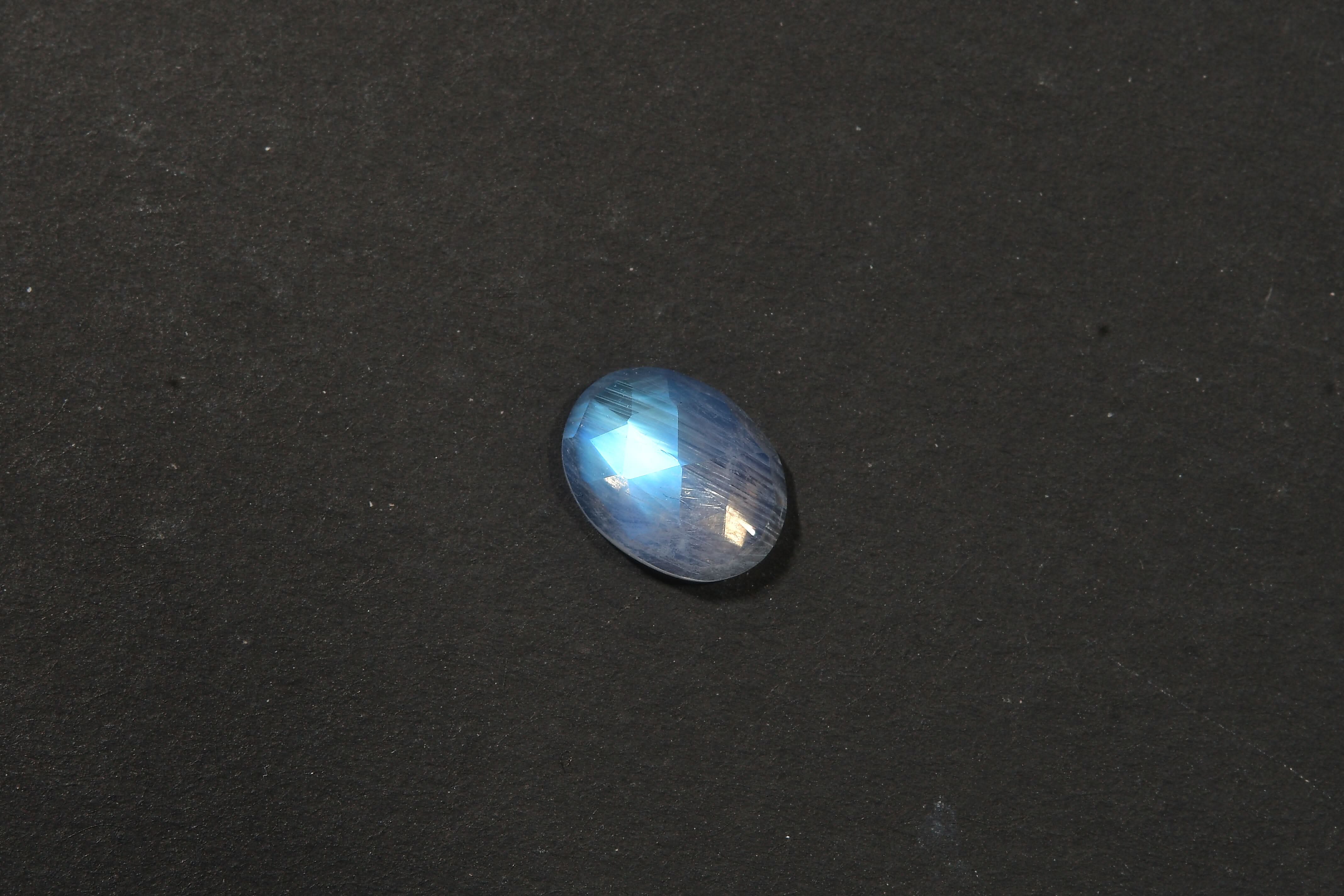Rainbow Moonstone (Oval 8x6 mm) 1.13 ctw Loose Gemstone