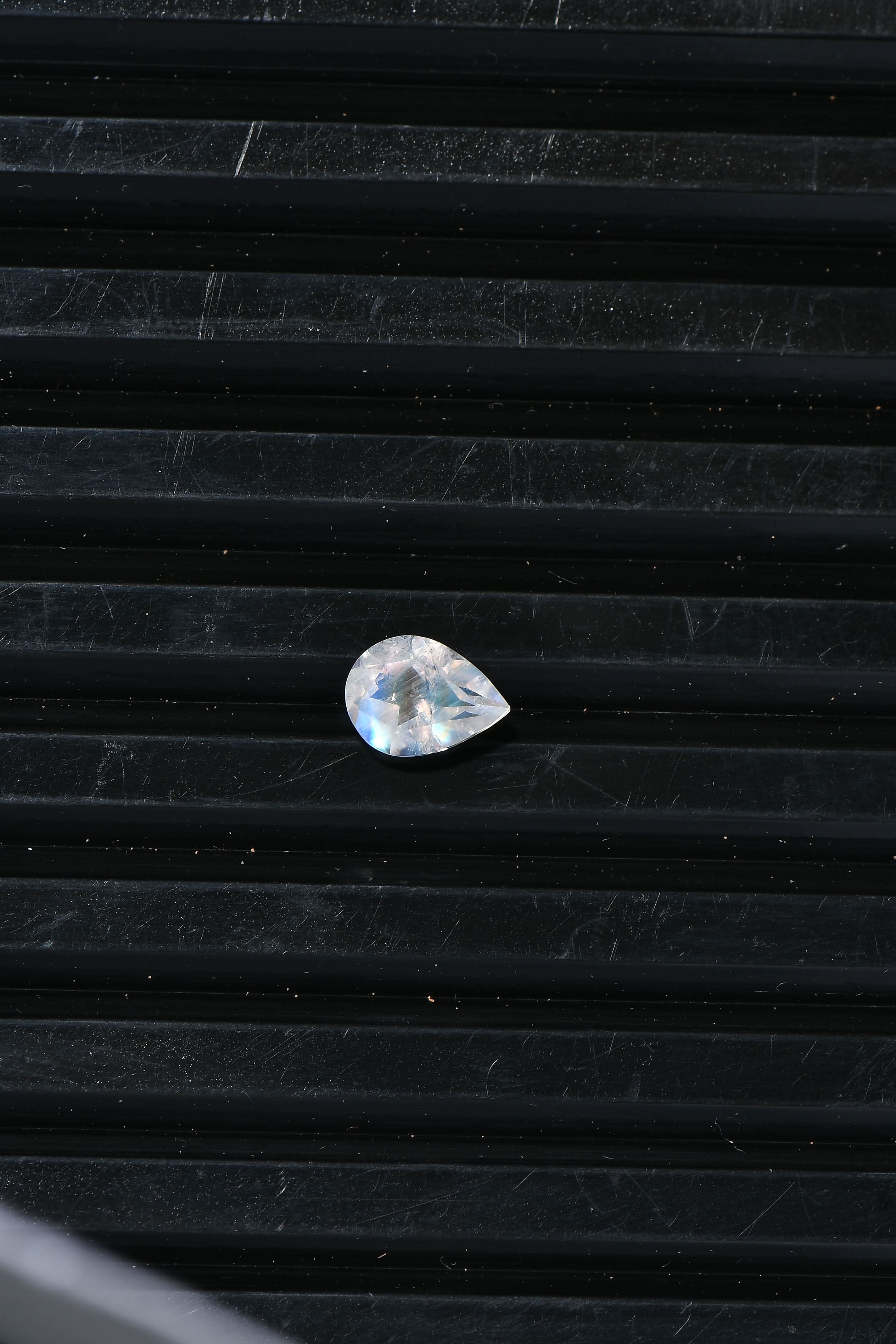 Rainbow Moonstone (Pear 8x5 mm) 0.86 ctw Loose Gemstone