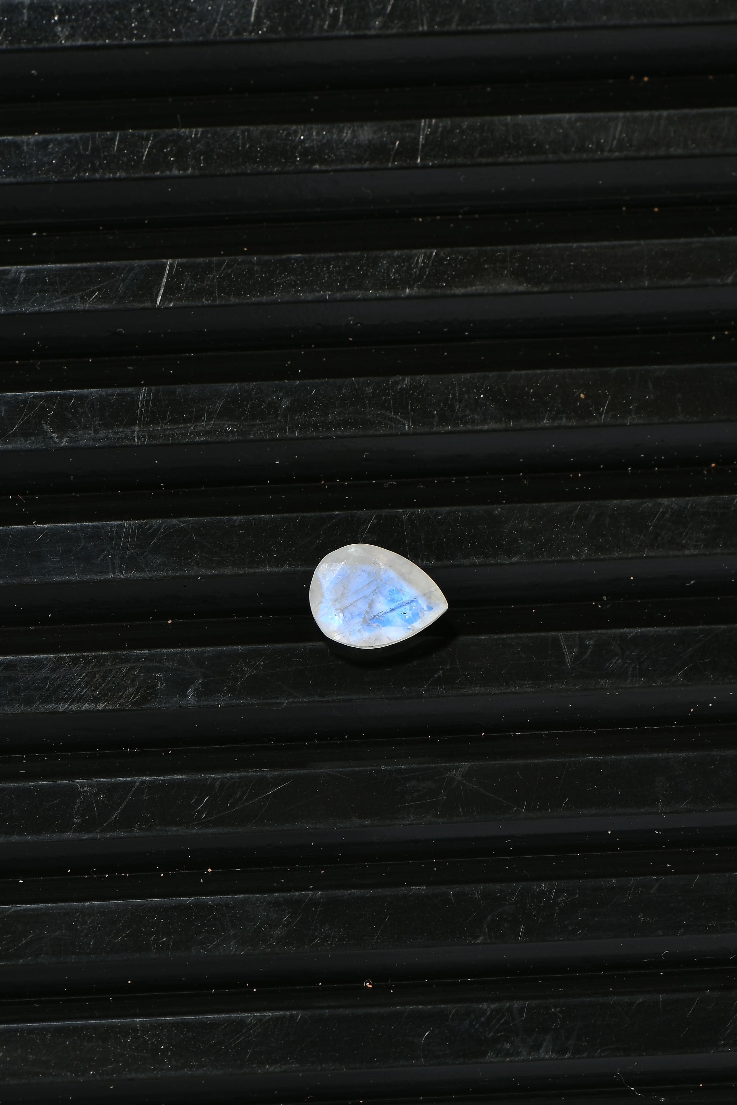 Rainbow Moonstone (Pear 8x6 mm) 1.00 ctw Loose Gemstone