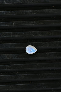 Rainbow Moonstone (Pear 8x6 mm) 1.00 ctw Loose Gemstone