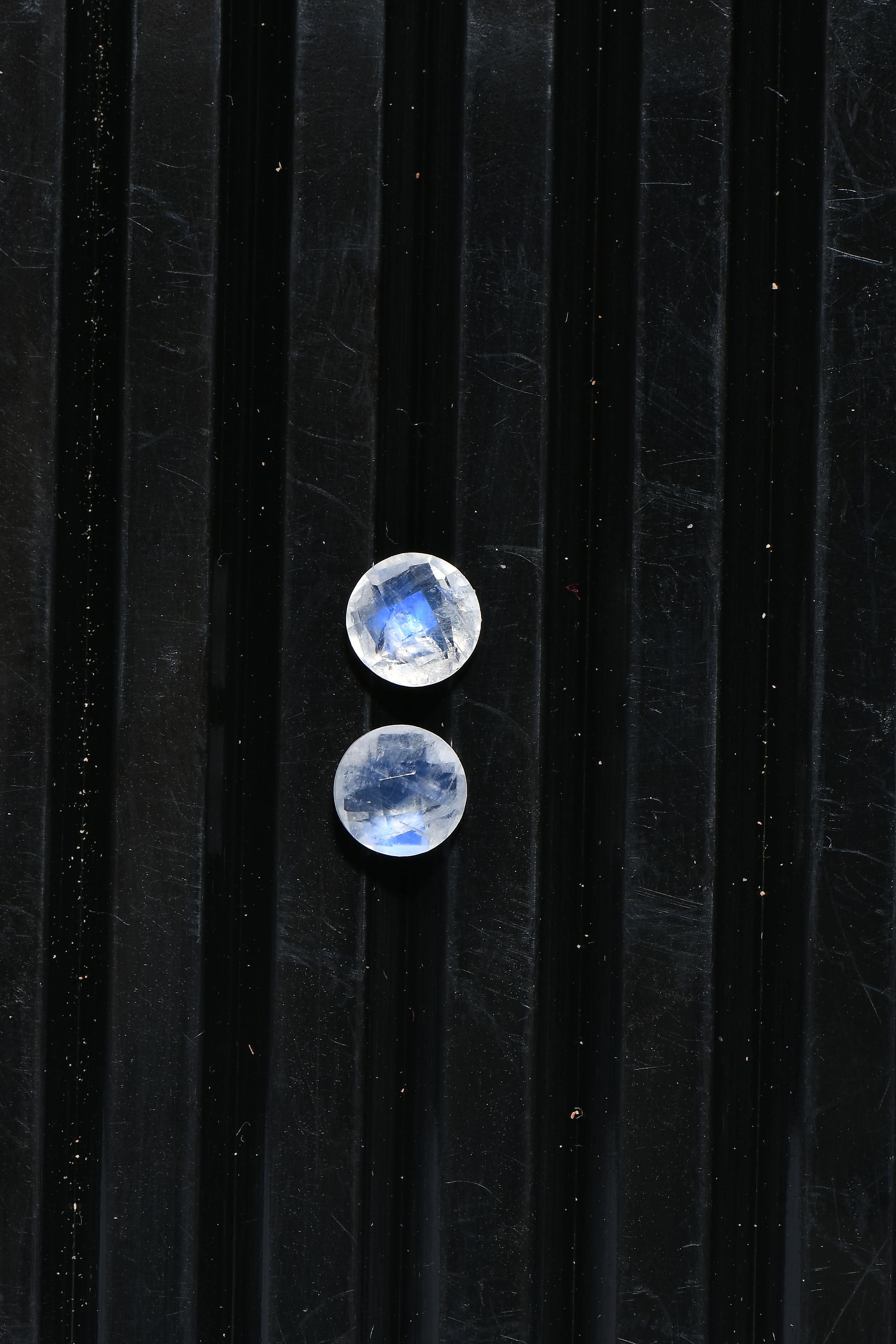 AA Rainbow Moonstone (Rnd 5 mm) 0.96 ctw Loose Gemstone