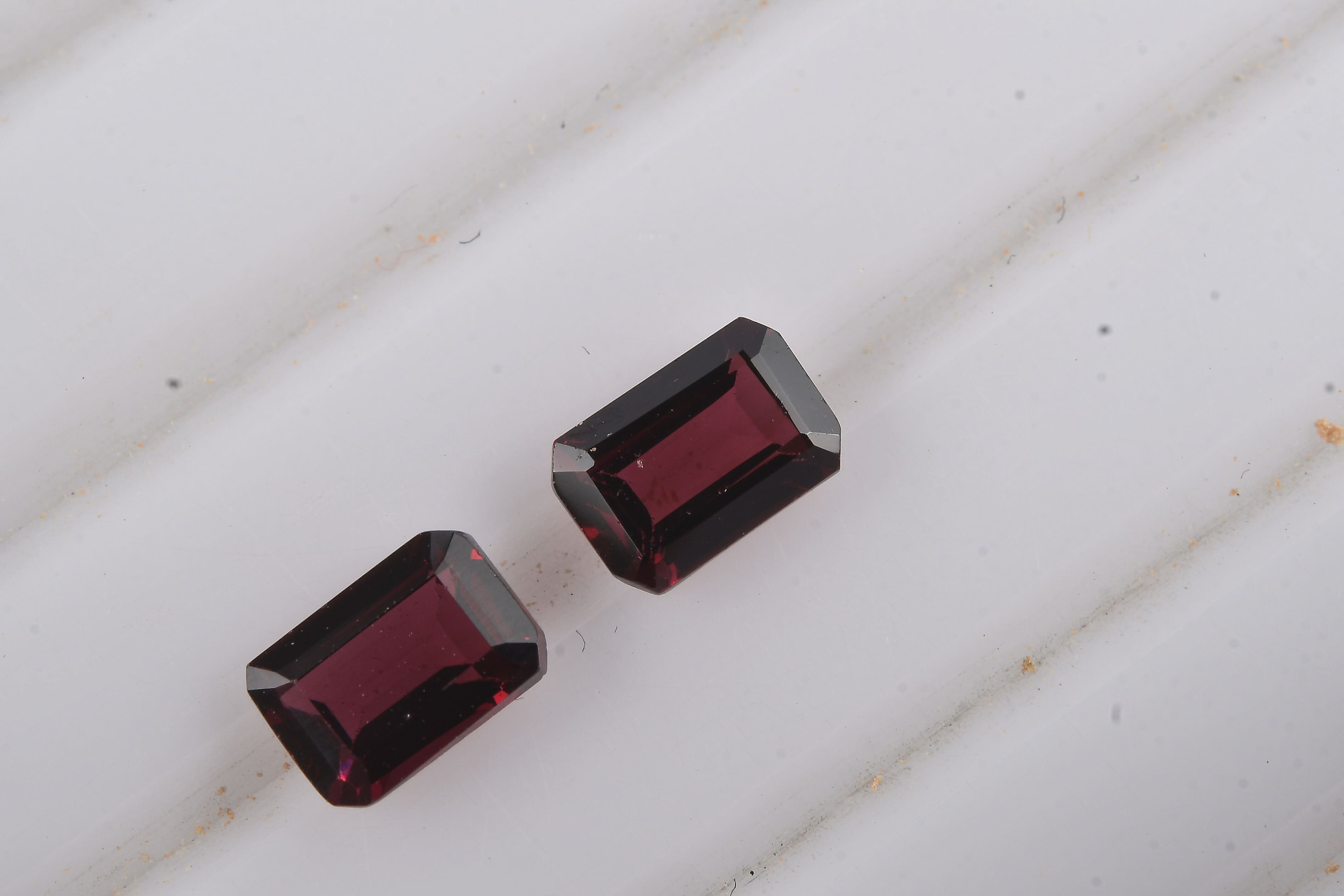 AAA Orissa Rhodolite Garnet (Oct 6x4 mm) 1.38 ctw Loose Gemstone
