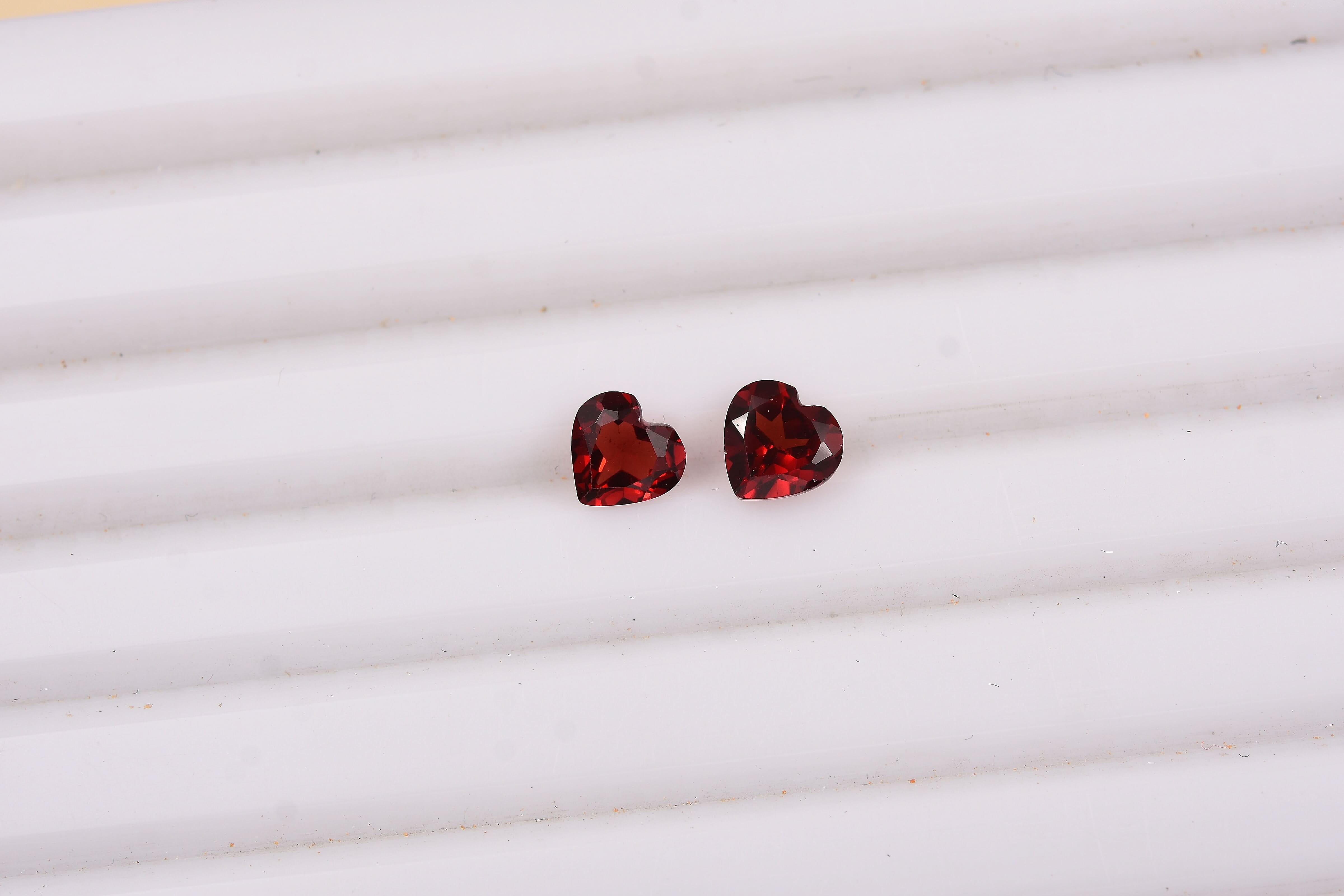 Mozambique Garnet (Hrt 6 mm) 1.68 ctw Loose Gemstone