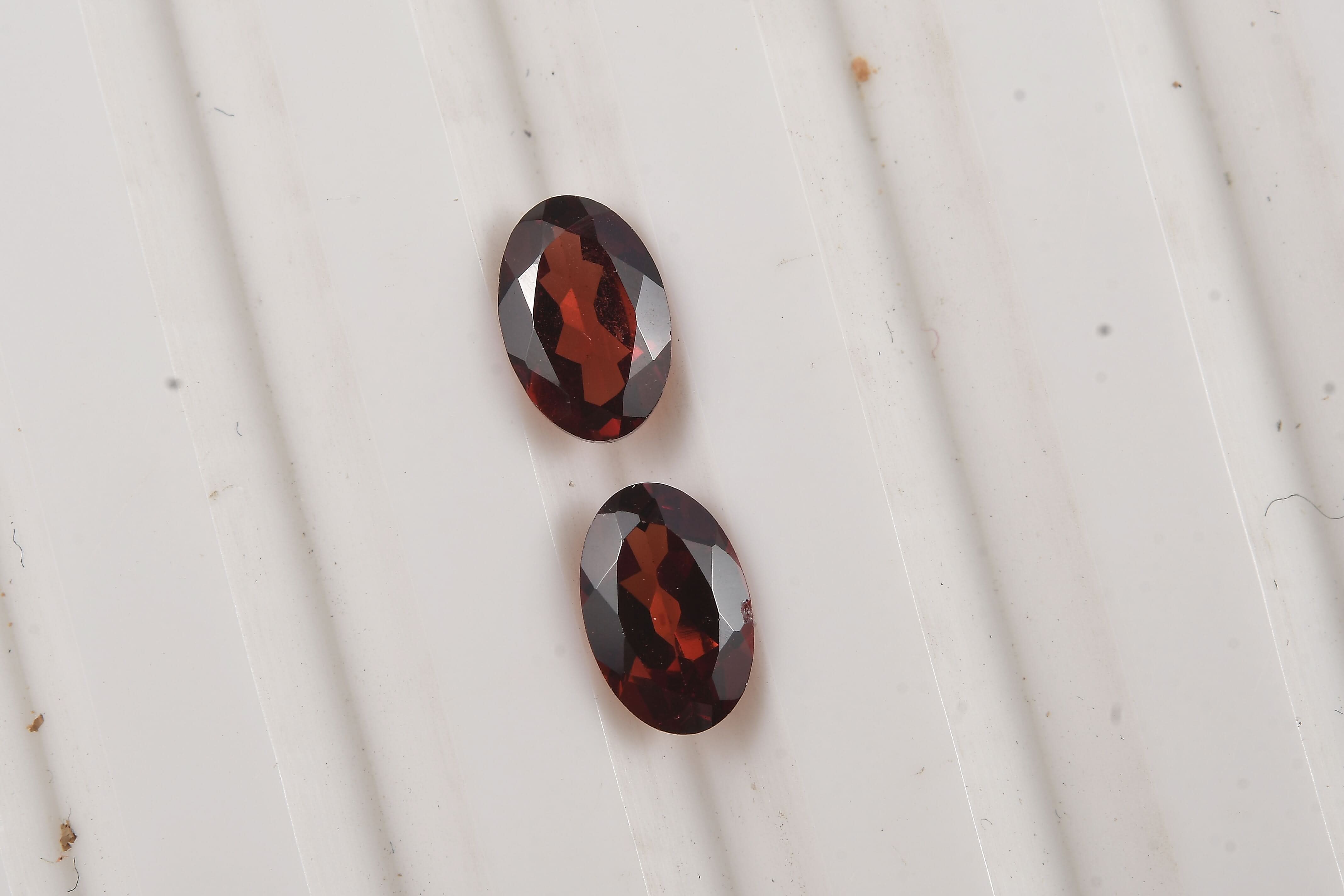 Mozambique Garnet (Oval 6x4 mm) 1.00 ctw Loose Gemstone